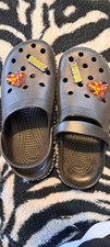 Crocs Ähnliche Sandalen Schwarz, Kinder, mit Jibbitz, Gr. 32, Hausschuhe, Baden