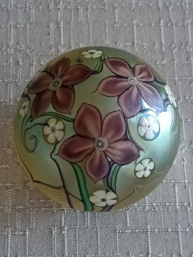 Paperweight orient flume - &,