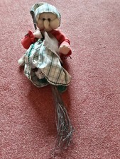 Hexe mit Besen  37 cm+9 cm besen breit Arm bis Arm 19 cm Lang 51 cm