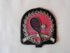 ÄLTERER AUFNÄHER TENNIS CLUB TENNISSCHLÄGER TENNISBALL NETZ BALL TENNISSPIELER