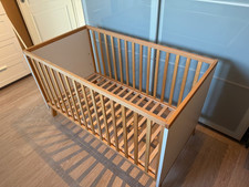 Kombi-Kinderbett 70x140 -Gitterbett Babybett Schlupfsprossen-Weiß/Natur