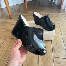 Schwarze Plateau-Mules aus