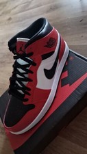 Nike Air Jordan 1 Mid Chicago