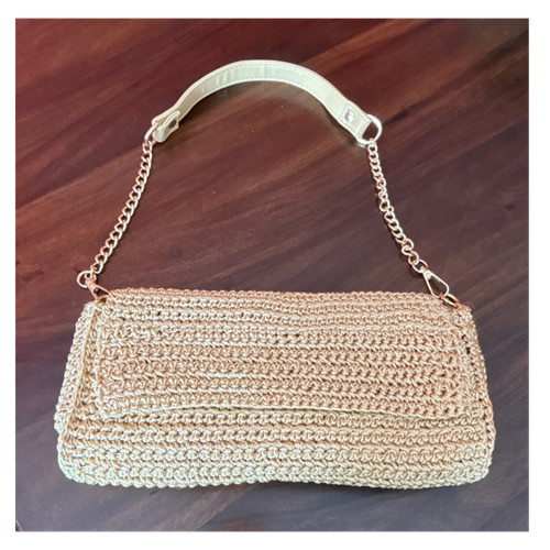 Beige gehäkelte