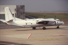 Dia HA-TCX Antonov An-26 Flugzeug 35mm ungerahmt O170-7-4