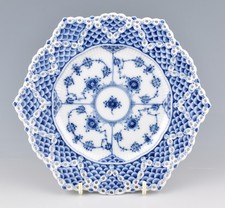 Royal Copenhagen (Dänemark) Porzellan Teller blau geriffelt Vollspitze 21 cm Nr.1094