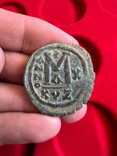 Ancient byzantine coin justin - byzantine,