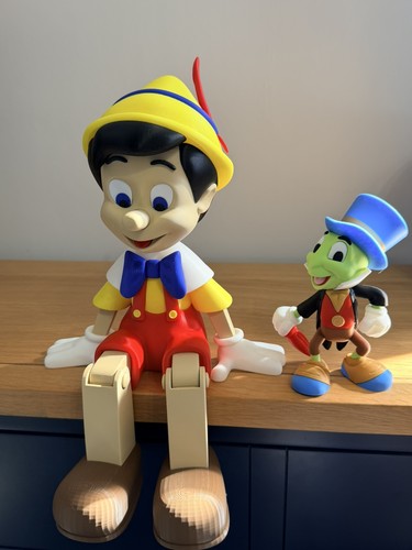 Pinocchio und jiminy cricket - pinocchio,