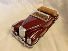 Maisto Modellauto Mercedes Benz 300 S 1955 1:18 Oldtimer in braun