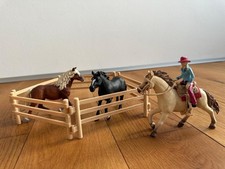 Schleich Cowgirl Mit Pferden Und Zubehör