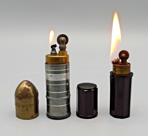 Zwei alte feuerzeuge eines - zwei,