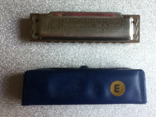 10-Loch-Mundharmonika Blues Harp in Tonart E von M. Hohner mit Tasche 
