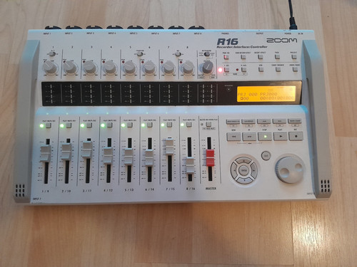 Zoom r16 multitrack recorder - r16,