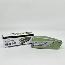 Leitz Büroheftgerät aus Metall, Für 30 Blatt, Inkl. Heftklammern, Ergonomisches 