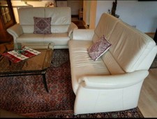 Hochlehnige Ledercouch, Sofa Garnitur in Creme