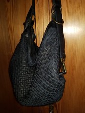 Schultertasche schwarz geflochtenes Leder neuwertig