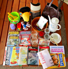Flohmarktkiste, Bücher, PC-Spiele, CD, Handtasche, Kaffeekanne, Spielsachen