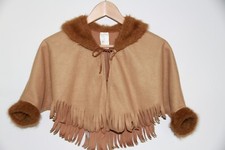 Kinder Umhang Cape von Paris mit Schlupfärmel Kunstfell Fransen Farbe camel