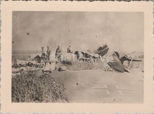 Foto, I.R.58, Flugzeugwrack der Luftwaffe in Frankreich (MJ-42)1025