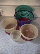 Tupperware Set – Kleine & Mittlere Schüsseln + Große Salatschleuder mit Deckel &