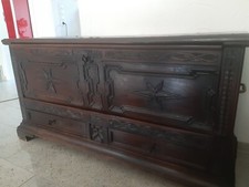 Antike Kommode aus massivem Holz