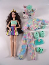 Barbie Vollgelenkpuppe Einhorn-Kostüm Mattel HJL58 wie abgebildet rar (19146)