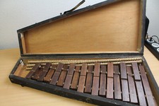 sehr alte große Xylophone aus