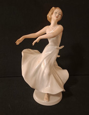 ARPO Porzellanfigur graziöse