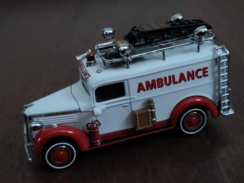 Krankenwagen modell mattel - modell,