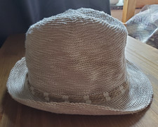 Sonnenhut / "Gangsterhut" von