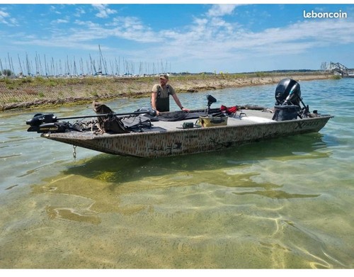 Bass boat