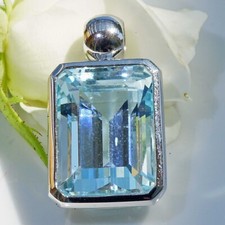 Aquamarin Anhänger 750er