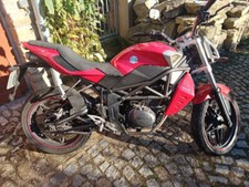 Megelli 125M, Leichtkraftrad, naked rot, Motorrad 125ccm