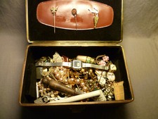 Schatulle mit Modeschmuck und Krimskrams (1)