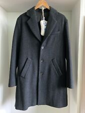 A KIND OF GUISE  MANTEL „DON CARLO“- M