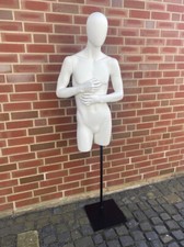 Genesis Mannequins Schaufensterpuppe Torso Mann m. Ständer
