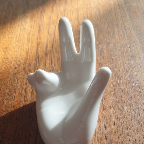 Weiße glänzende keramik hand - weiße,