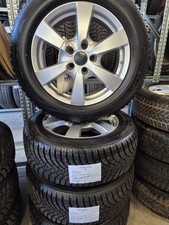 Satz Winterräder auf