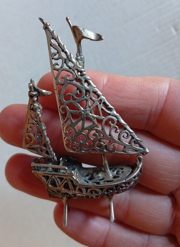 Miniatur segelboot aus 800er - aus,