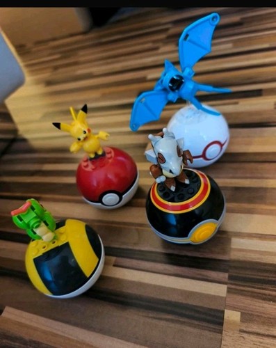 Vier pokemon bälle mit - pokemon,