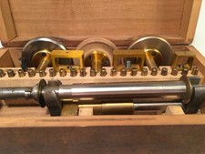 Schraubenkopfpoliermaschine