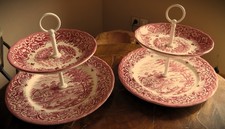 2 Etageren im Landhausstil aus englischen Porzellantellern/bordeuxrot-weiß/Top