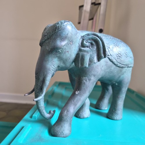 Elefantenfigur aus metall mit - aus,