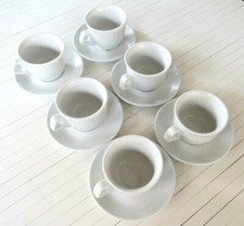 Kaffeetassen mit Untertassen