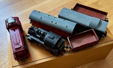 TRIX Express Konvolut, 2 Lokomotiven, 2 Personenwagen, 2 Gueterwagen