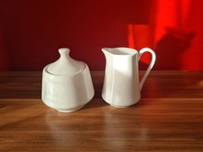 Milchkanne und Zuckerdose