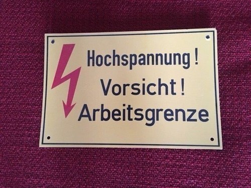 Bahn schild hochspannung - bahn,