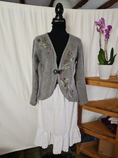 Herbst Jacke Strick-Fleece Trachten zu Dirndl Malva mit Stickerei Gr.M grau rosa