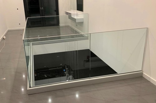 Glasgeländer