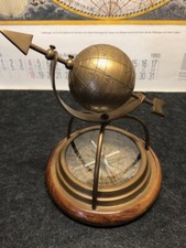 Vintage Globus mit Kompass auf Holzsockel Messing maritime Dekoration 